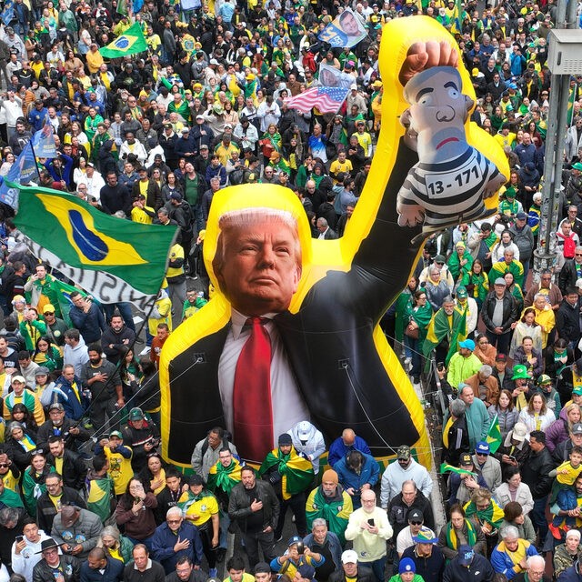 Brésil: Lula et Flavio Bolsonaro au coude-à-coude pour un choix de société