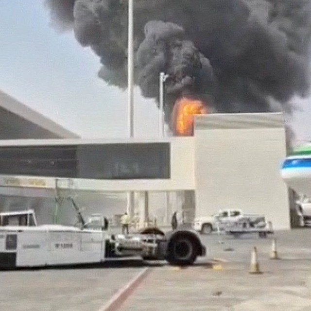 Ryad sous le feu : l'aéroport international de nouveau frappé, la coalition promet une riposte ferme