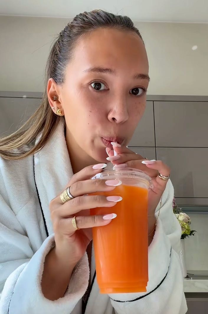 Teint éclatant sans filtre : la science derrière le « glow juice »