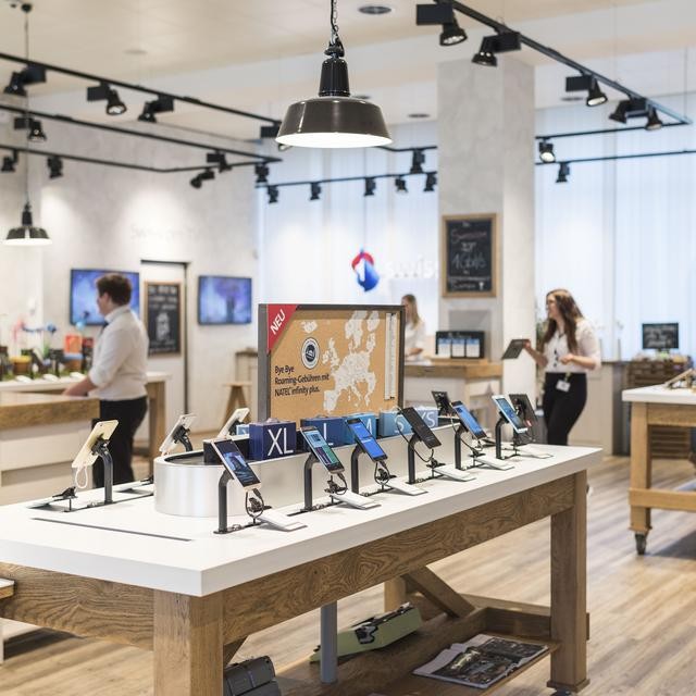 Swisscom teste l'IA en boutique : entre innovation et vigilance citoyenne
