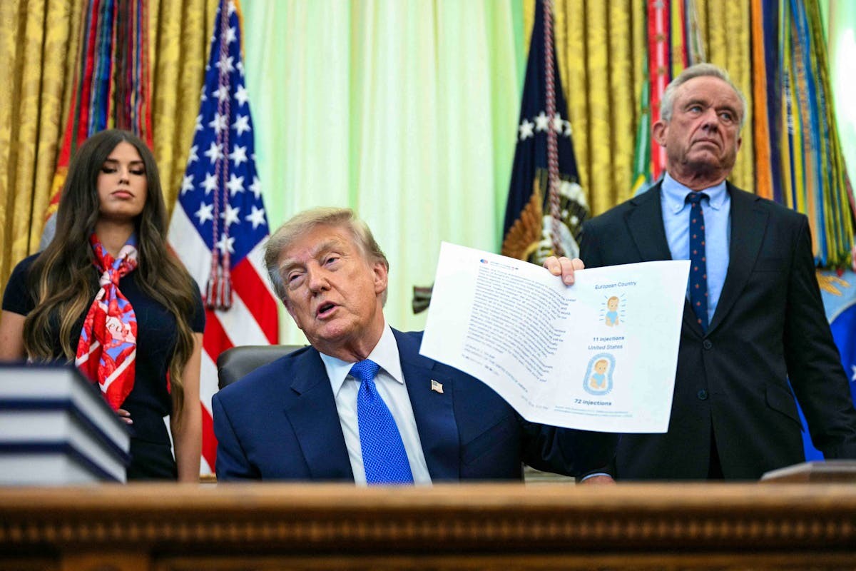 Trump relance la controverse vaccinale: un décret qui divise